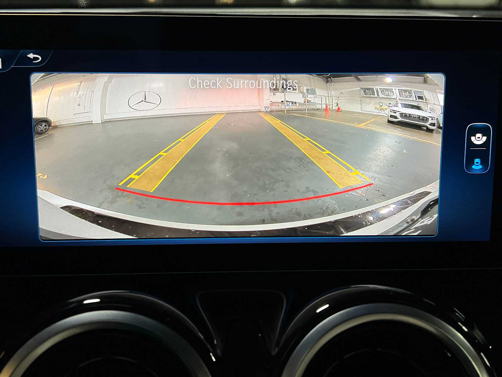 Used 2025 Mercedes-Benz GLB 250 4MATIC image 38