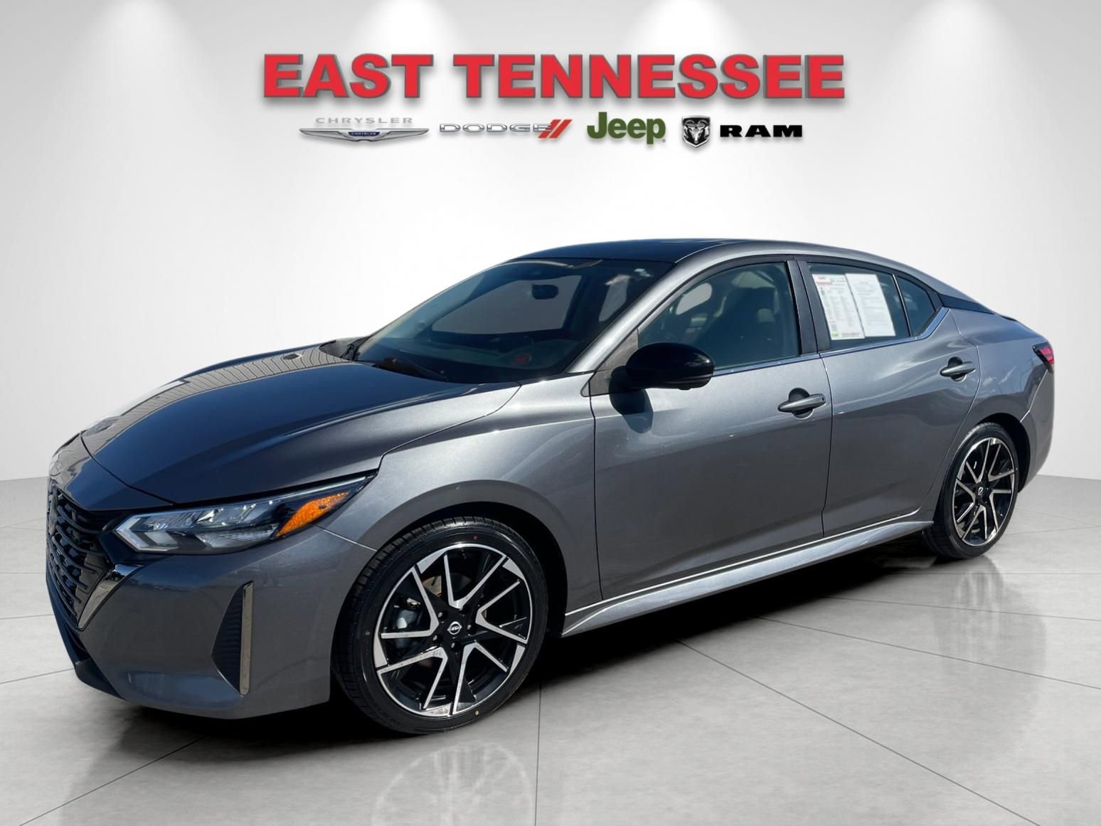 Used 2025 Nissan Sentra SR w/ SR Premium Package image 7