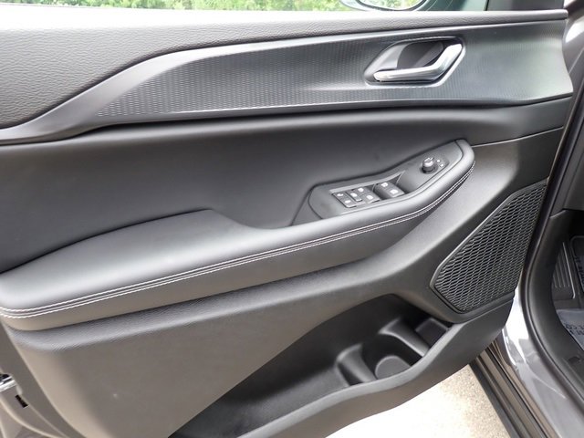 New 2025 Jeep Grand Cherokee L Laredo image 17