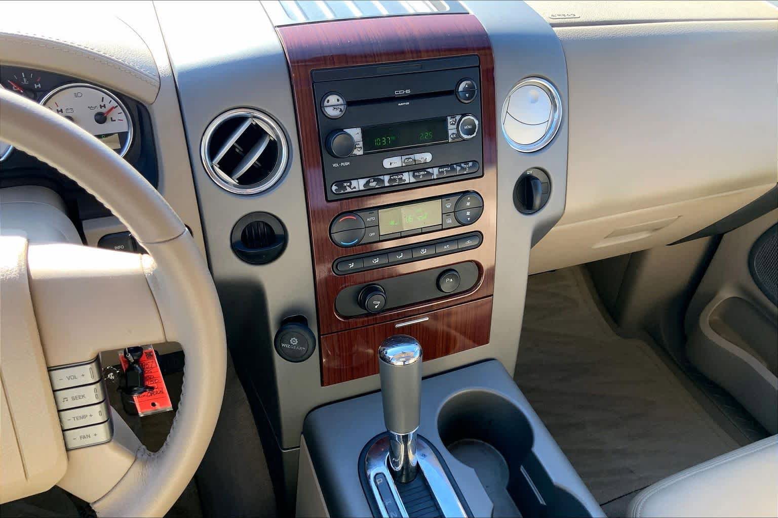 Used 2005 Ford F150 Lariat RWD image 6