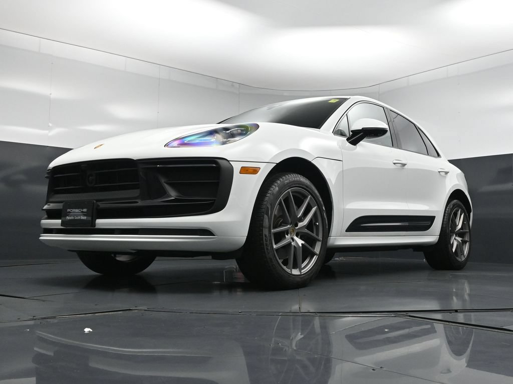 Certified 2025 Porsche Macan AWD/4WD image 22