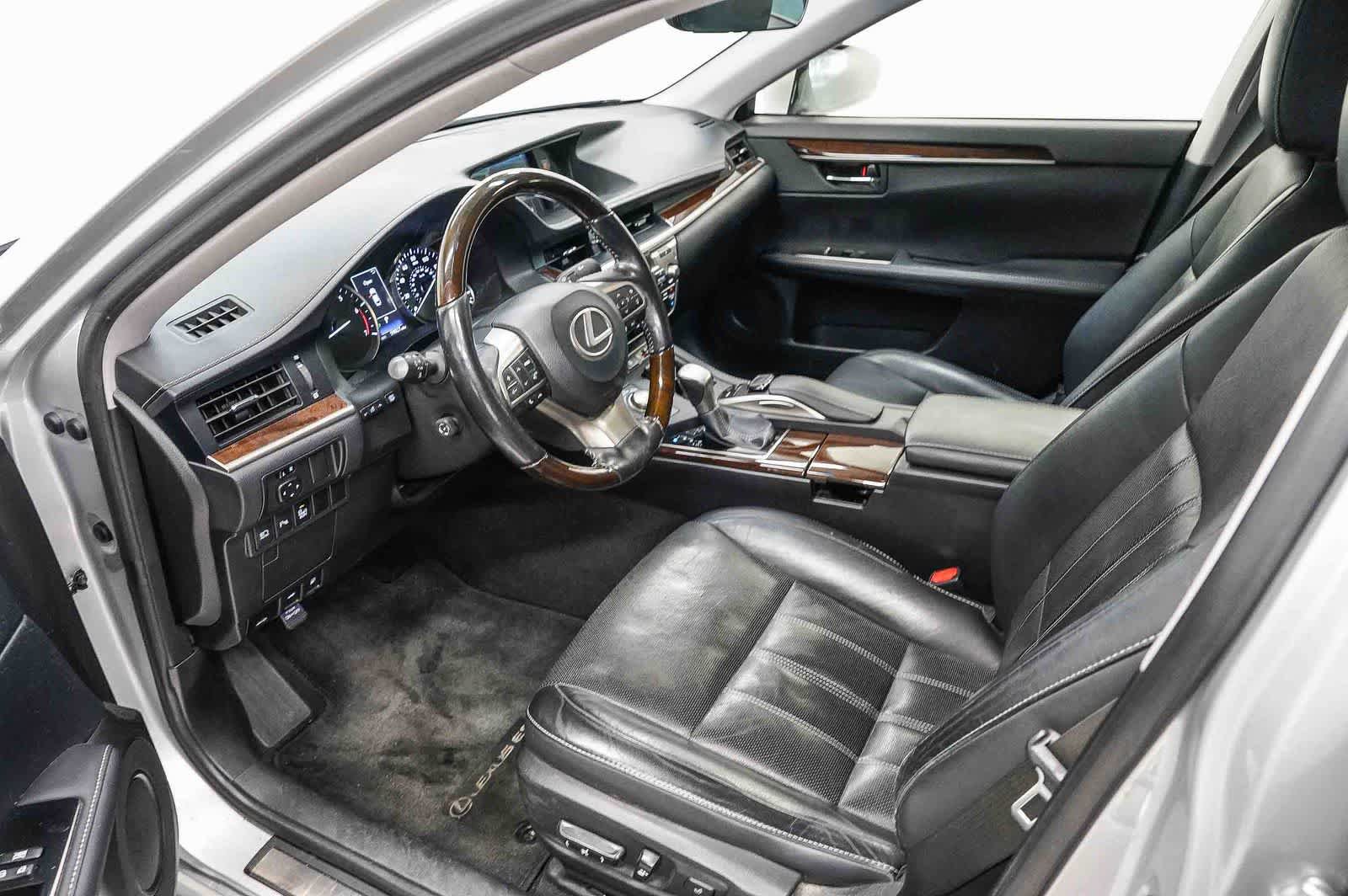 Used 2016 Lexus ES 350 w/ Luxury Package w/Wood Trim FWD image 18