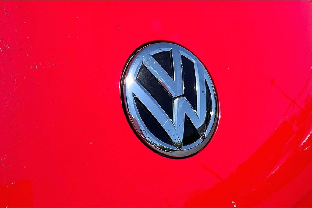 Used 2015 Volkswagen Beetle 1.8T Classic FWD image 8