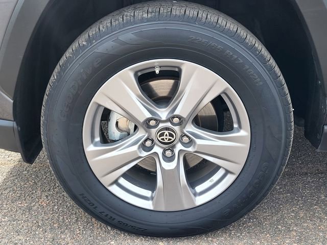 Used 2024 Toyota RAV4 LE image 9