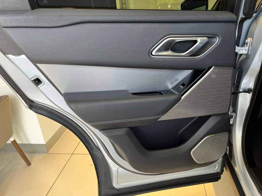 Used 2019 Land Rover Range Rover Velar R-Dynamic SE AWD/4WD image 32