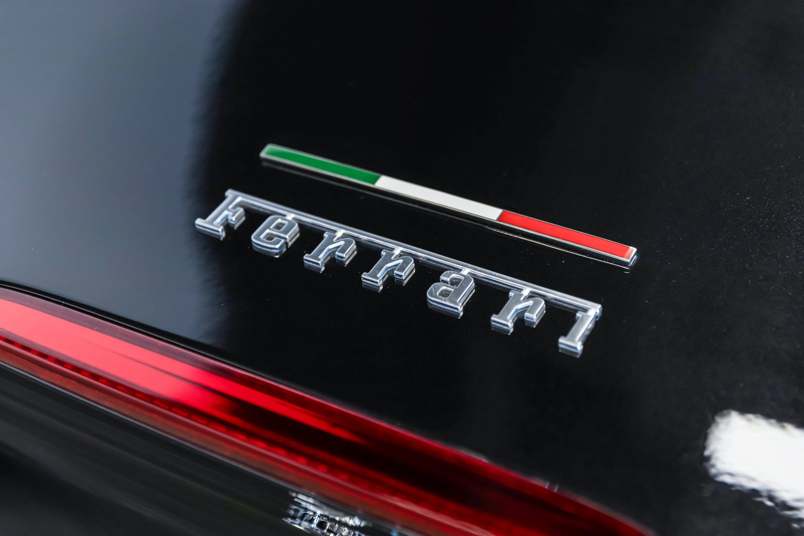 Used 2020 Ferrari Portofino RWD image 30