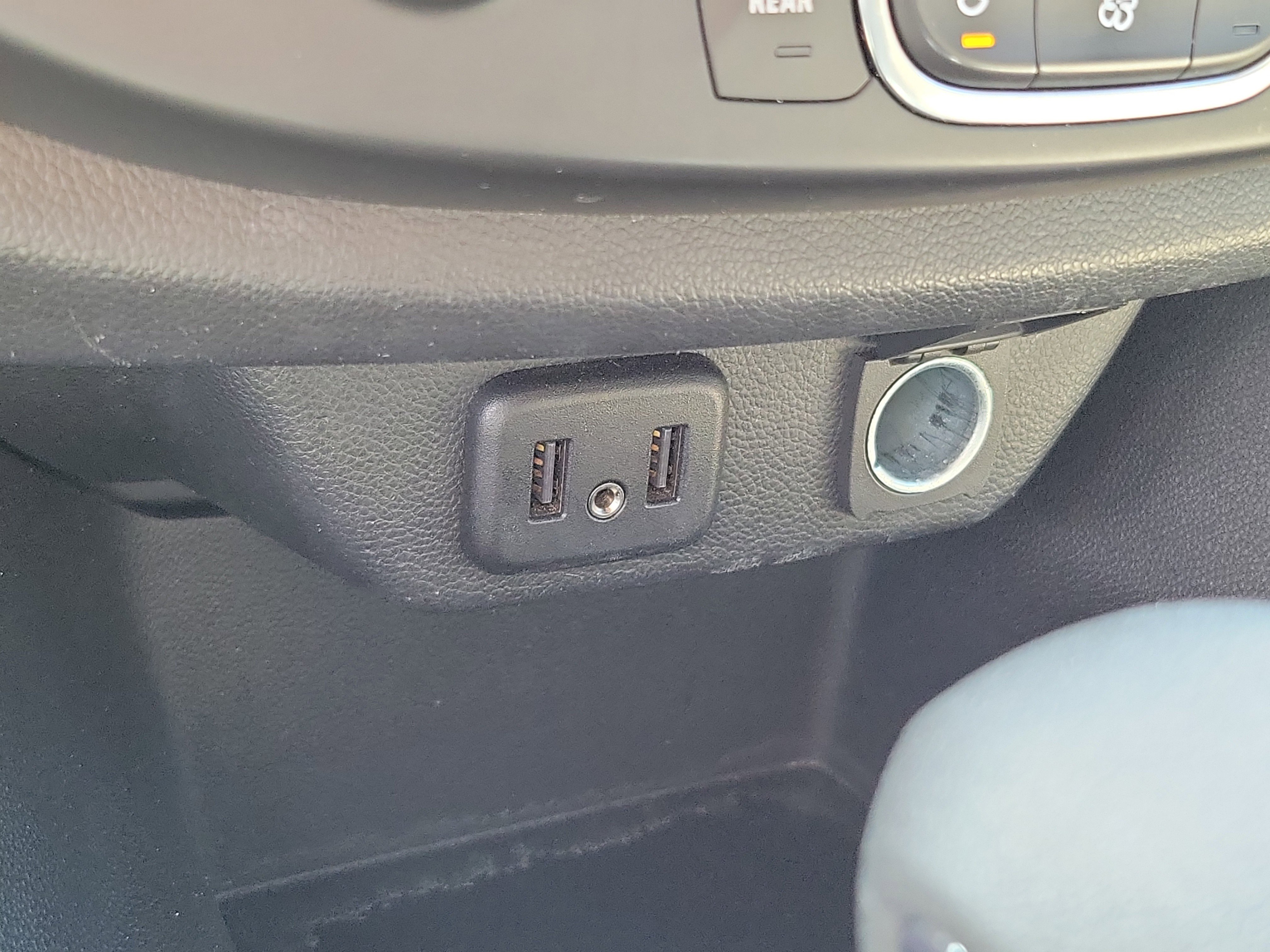 Used 2022 Chevrolet Traverse LS FWD image 25