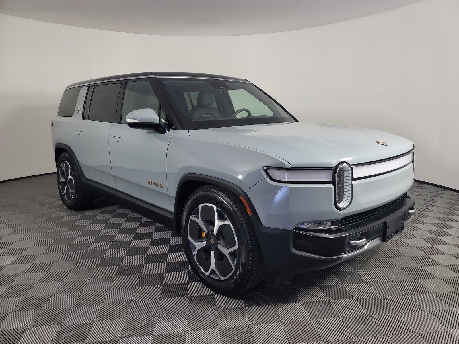 Used 2024 Rivian R1S Adventure AWD/4WD image 7