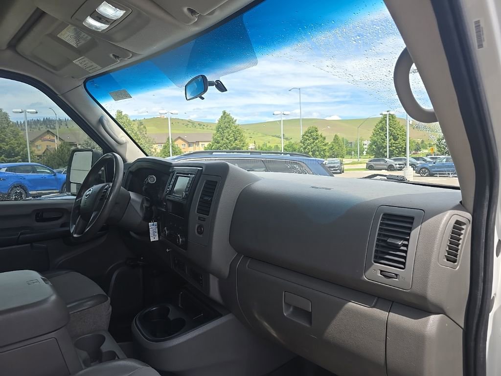 Used 2016 Nissan NV 3500 SL w/ Technology Package RWD image 7