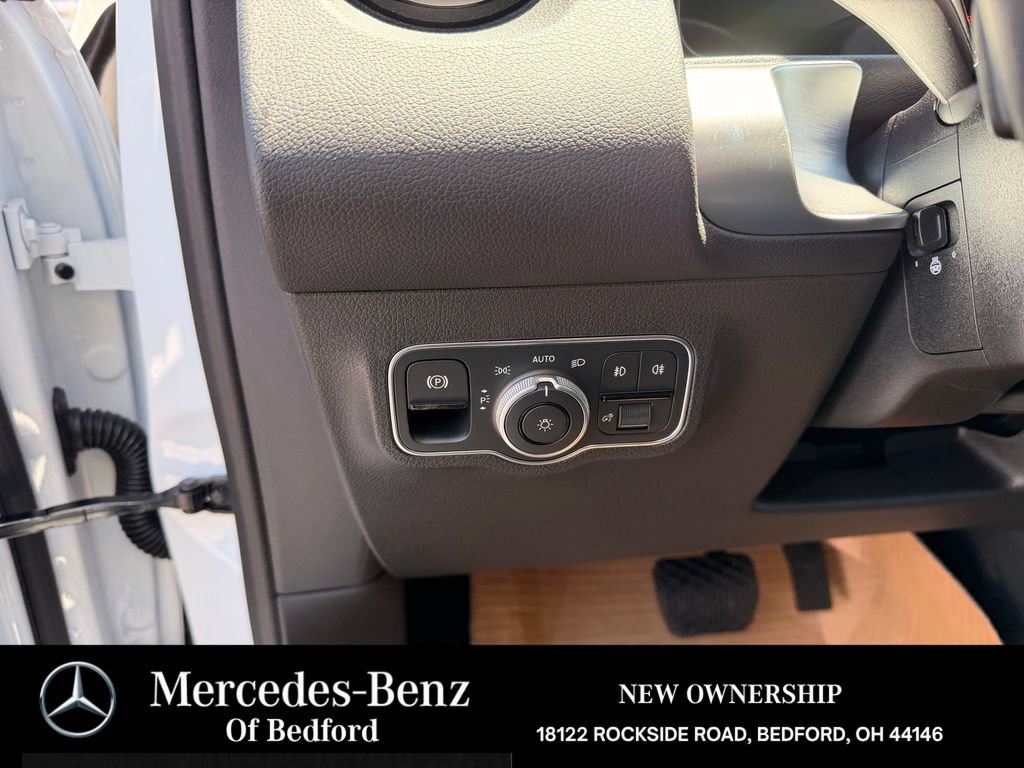New 2026 Mercedes-Benz GLB 250 4MATIC image 9