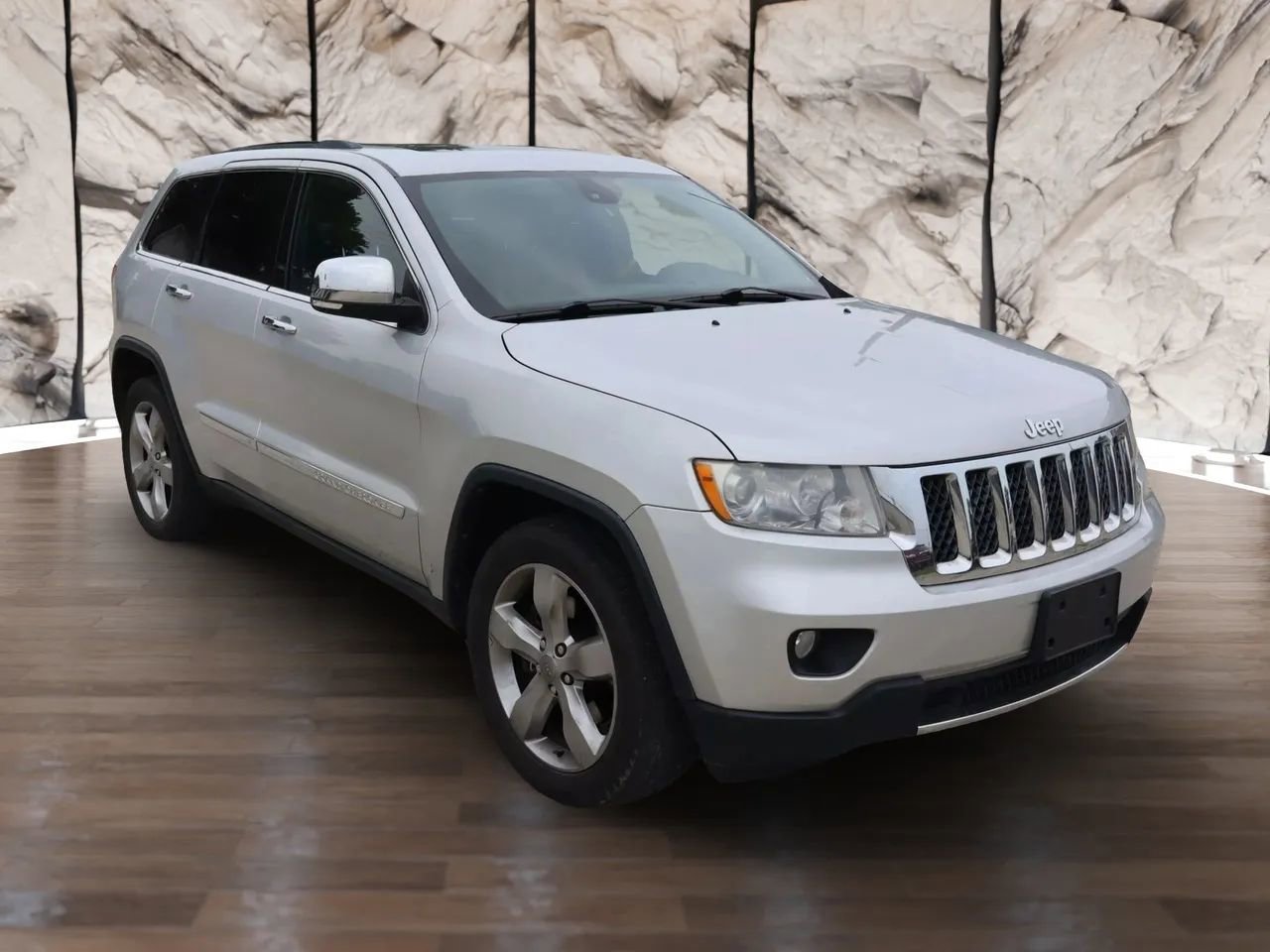 Used 2012 Jeep Grand Cherokee Overland image 3
