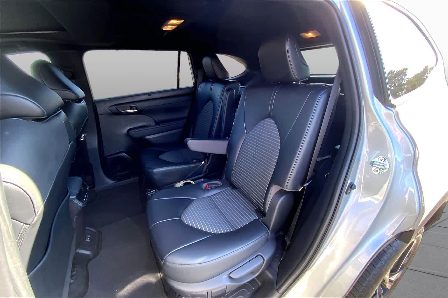 Used 2023 Toyota Highlander XSE FWD image 21