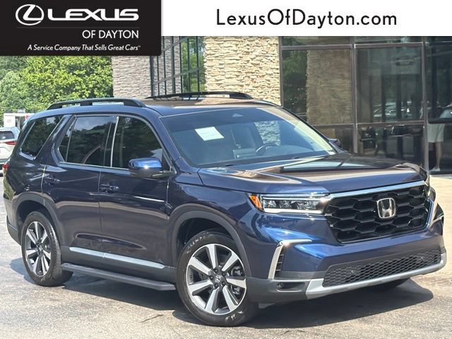 Used 2025 Honda Pilot Touring image 1
