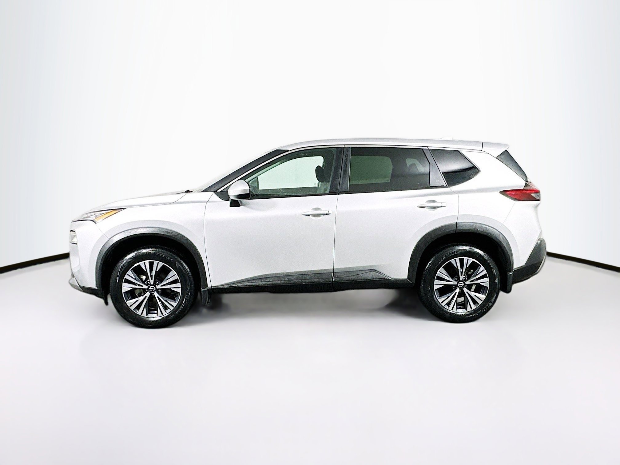 Used 2023 Nissan Rogue SV image 4