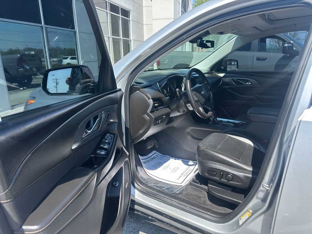 Used 2019 Chevrolet Traverse Premier w/ Redline Edition AWD/4WD image 5