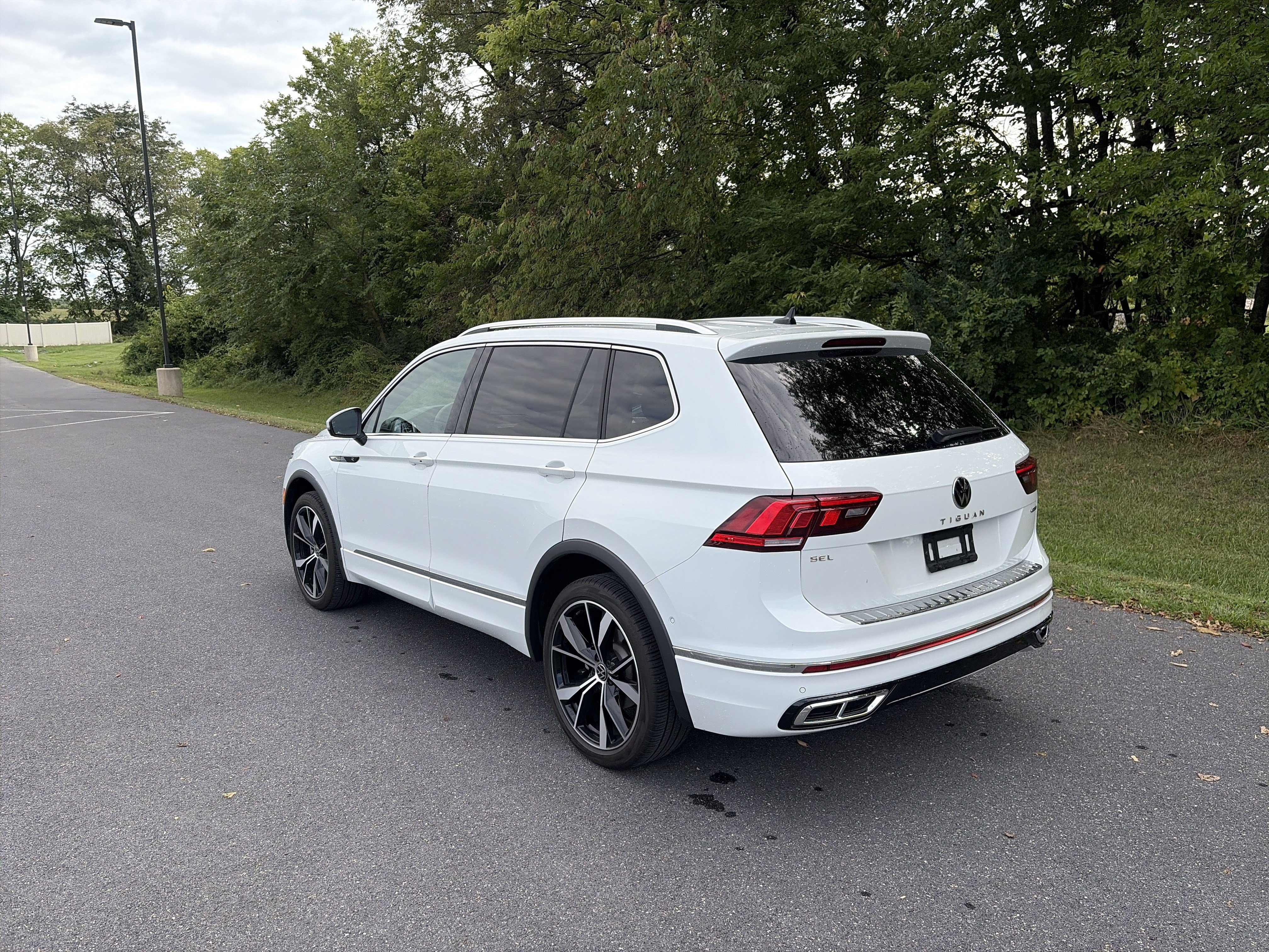 Certified 2024 Volkswagen Tiguan SEL R-Line AWD/4WD image 7