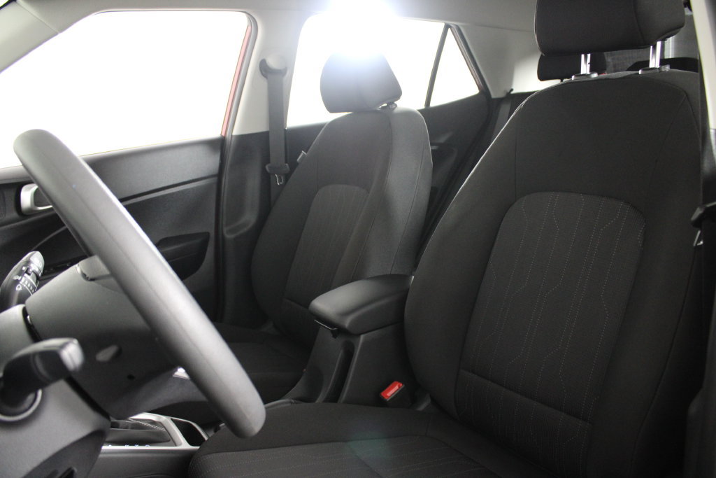 Certified 2025 Hyundai Venue SE FWD image 19