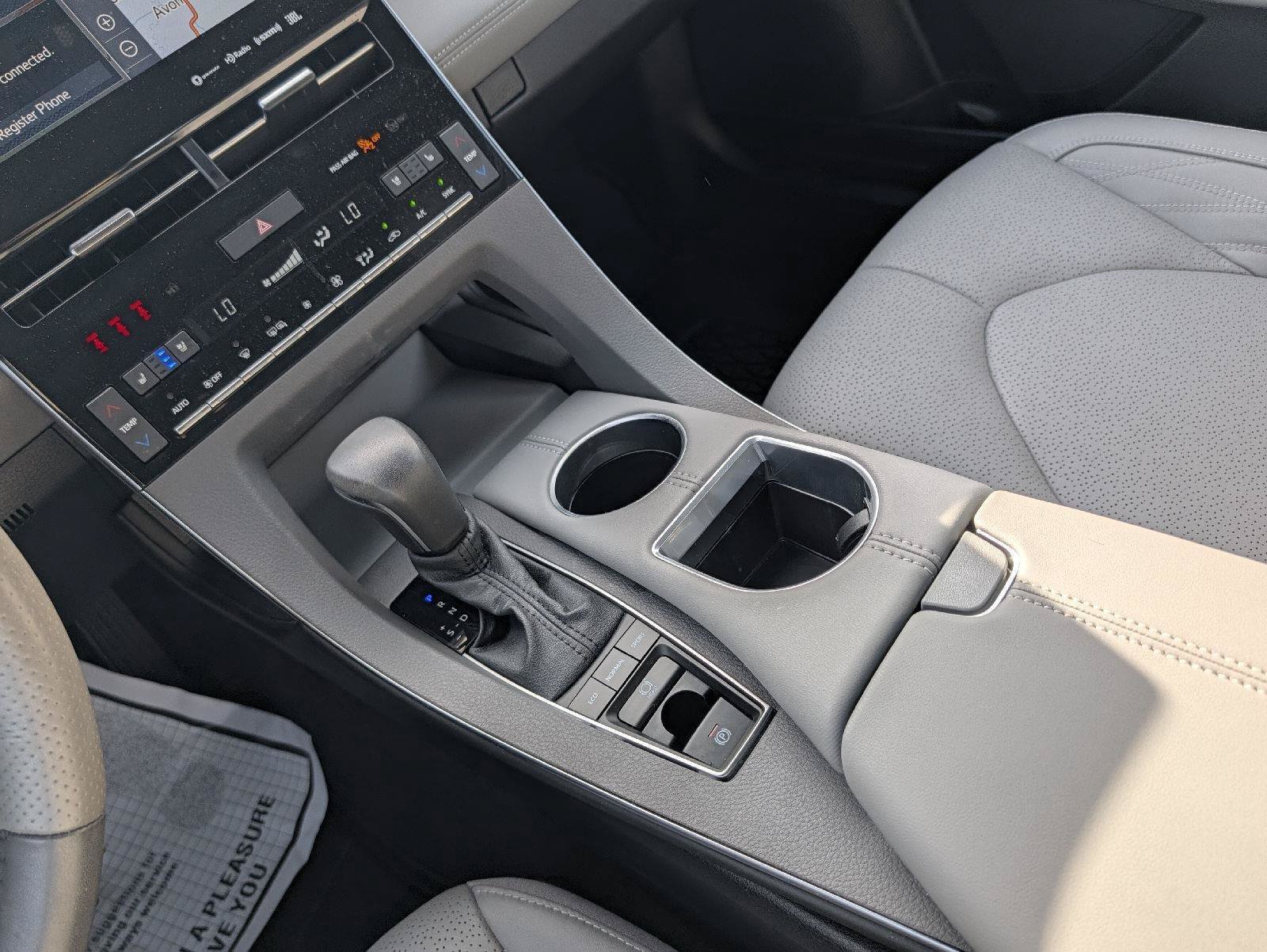 Used 2022 Toyota Avalon Limited w/ Advanced Safety Package FWD image 16