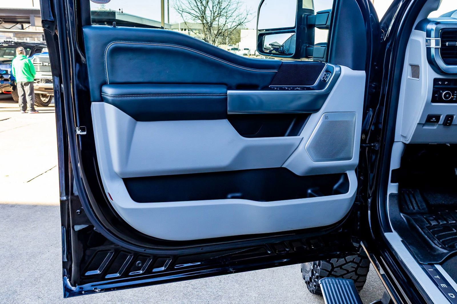 Used 2024 Ford F250 Limited w/ FX4 Off-Road Package image 31