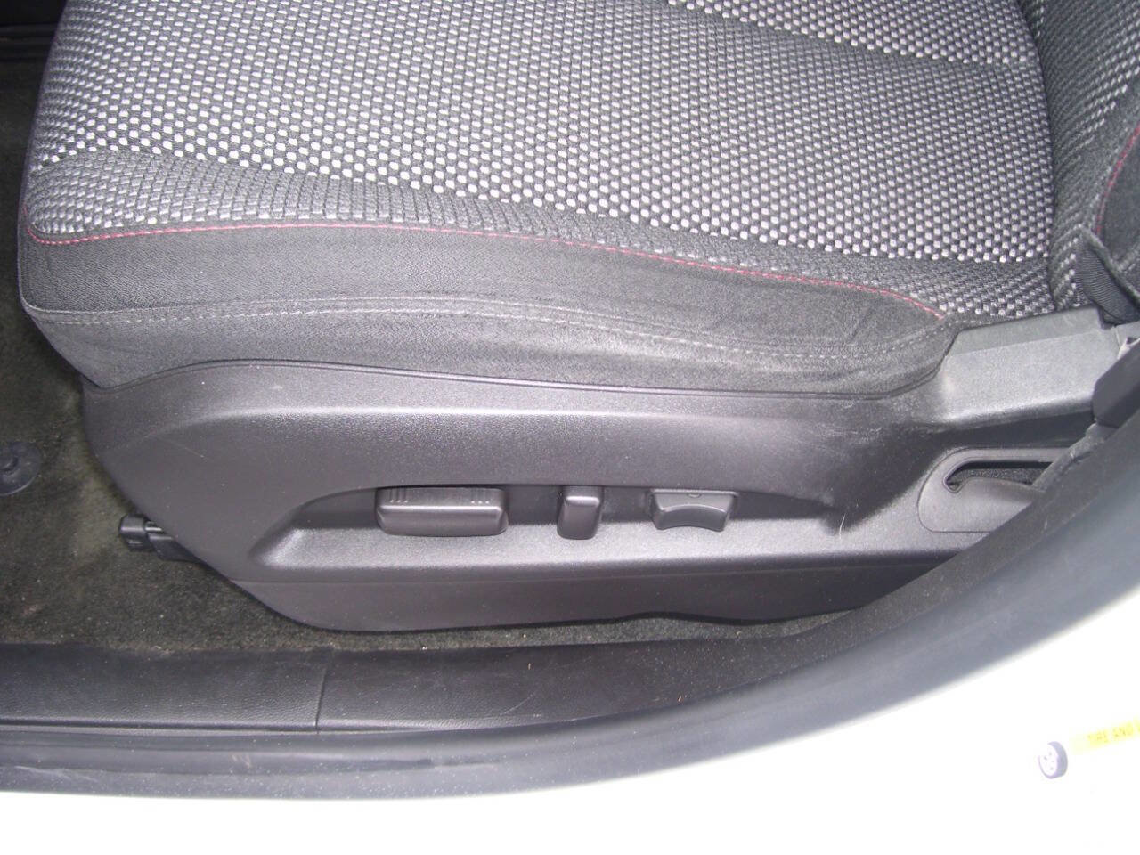 Used 2017 Chevrolet Equinox LT w/ Convenience Package image 10