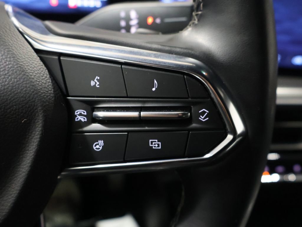 Used 2024 Chevrolet Traverse LT image 36