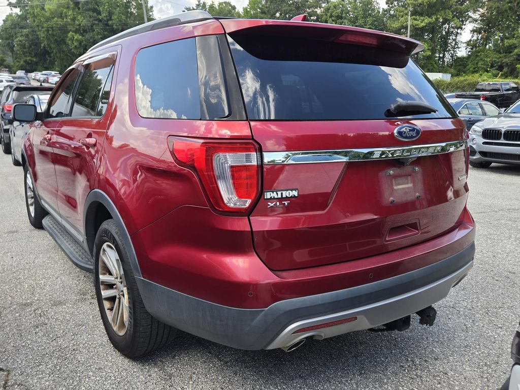 Used 2016 Ford Explorer XLT w/ Equipment Group 202A FWD image 3