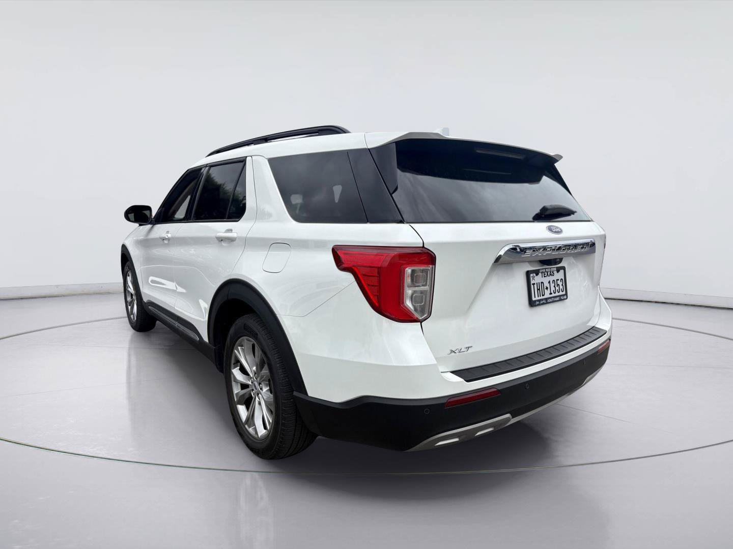 Used 2023 Ford Explorer XLT w/ Equipment Group 202A RWD image 7