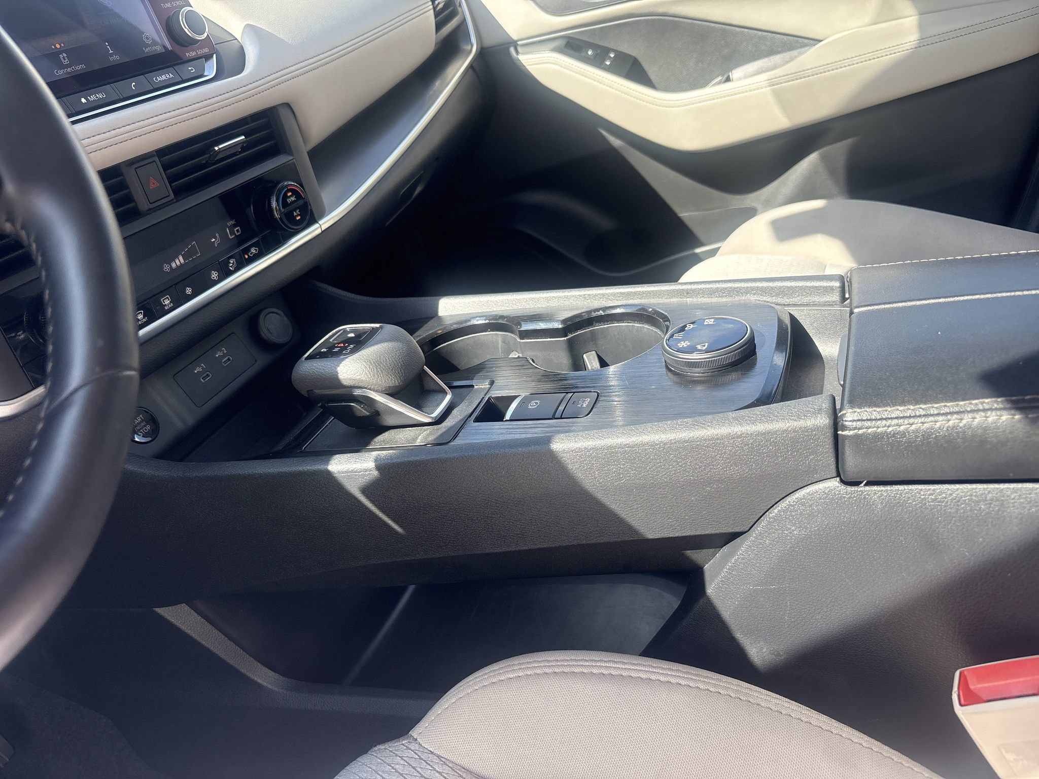 Used 2025 Nissan Rogue SV AWD/4WD image 11