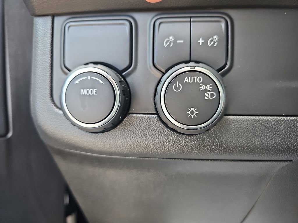 Used 2023 Chevrolet Suburban Premier image 31