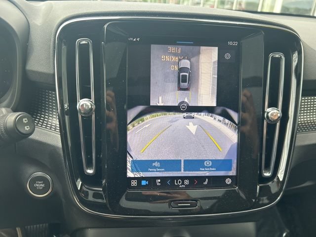 Certified 2025 Volvo XC40 B5 Plus AWD/4WD image 22