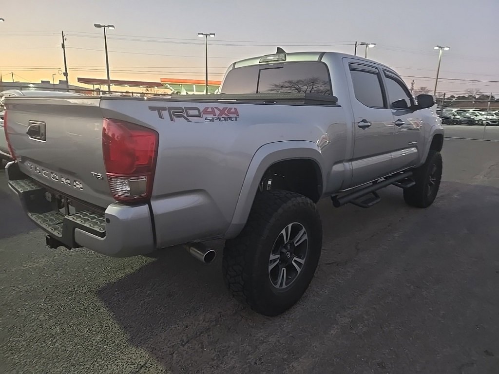 Used 2017 Toyota Tacoma TRD Sport w/ Premium & Technology Package image 5