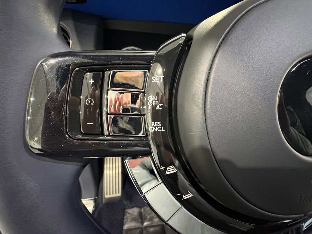 Used 2024 Rolls-Royce Cullinan Black Badge w/ Leather Finishing Pack image 14