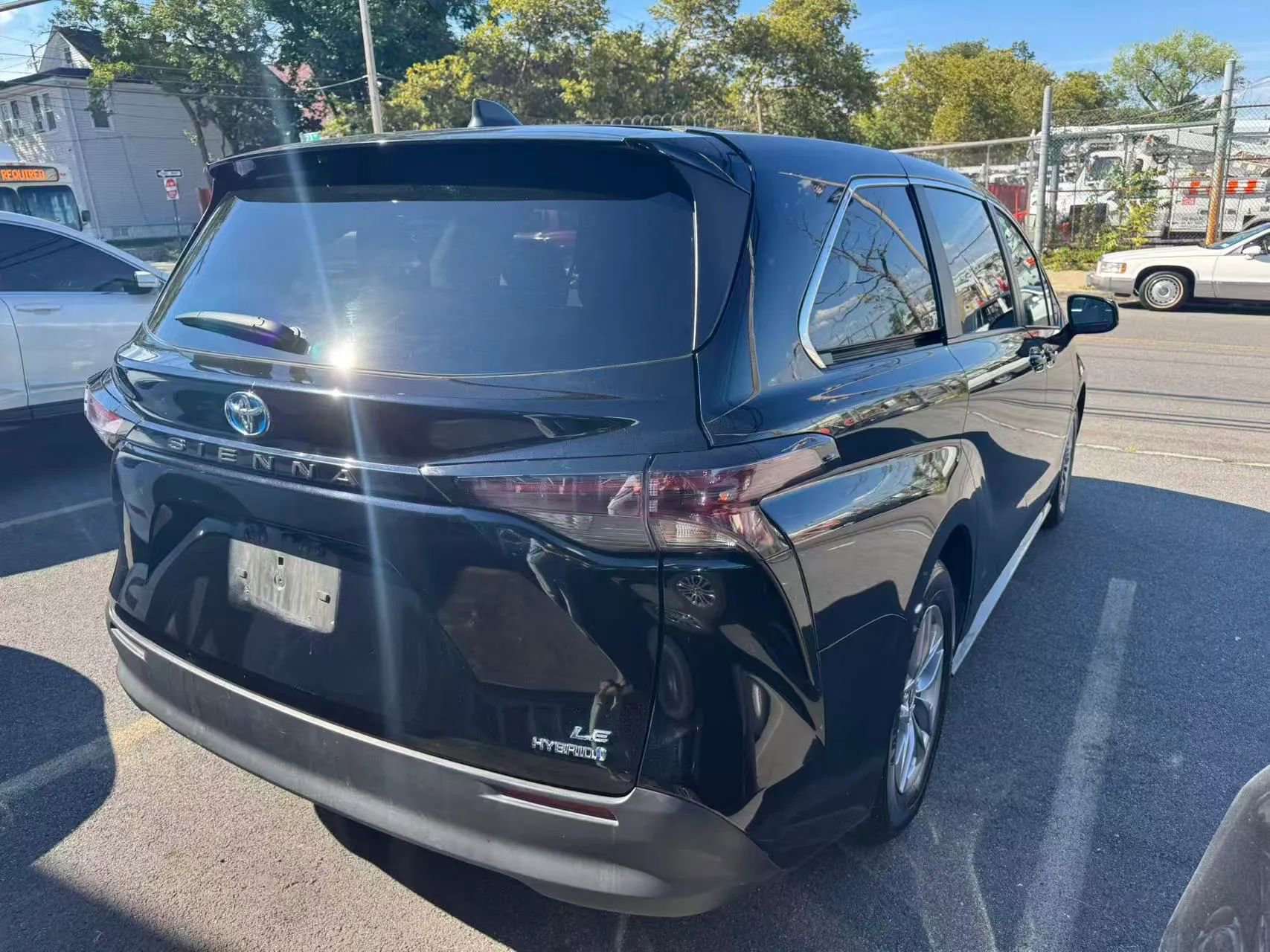 Used 2024 Toyota Sienna LE image 5