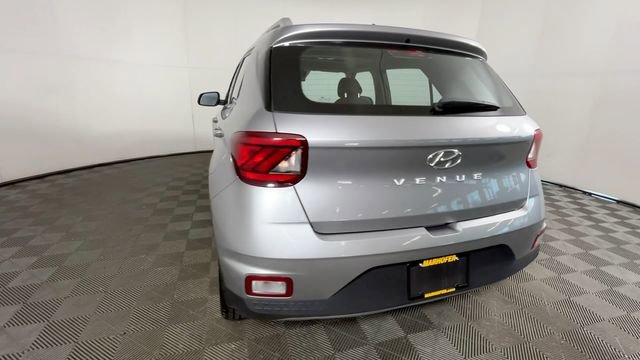 Used 2023 Hyundai Venue SEL FWD image 6