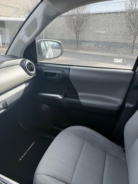 Used 2017 Toyota Tacoma SR5 image 31