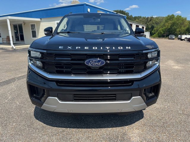 New 2025 Ford Expedition Platinum image 3
