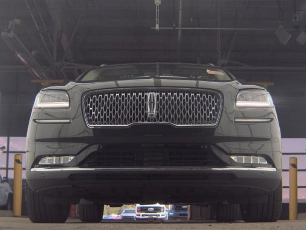 Used 2023 Lincoln Nautilus Reserve w/ Equipment Group 202A AWD/4WD image 3