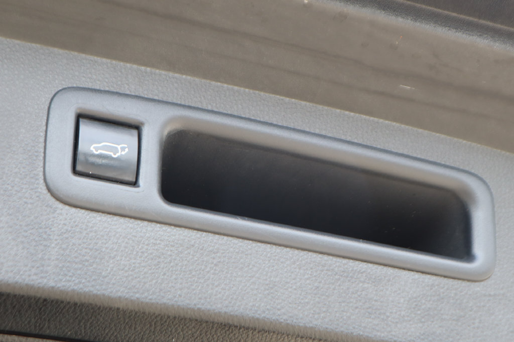 Used 2021 Toyota Highlander XLE AWD/4WD image 10