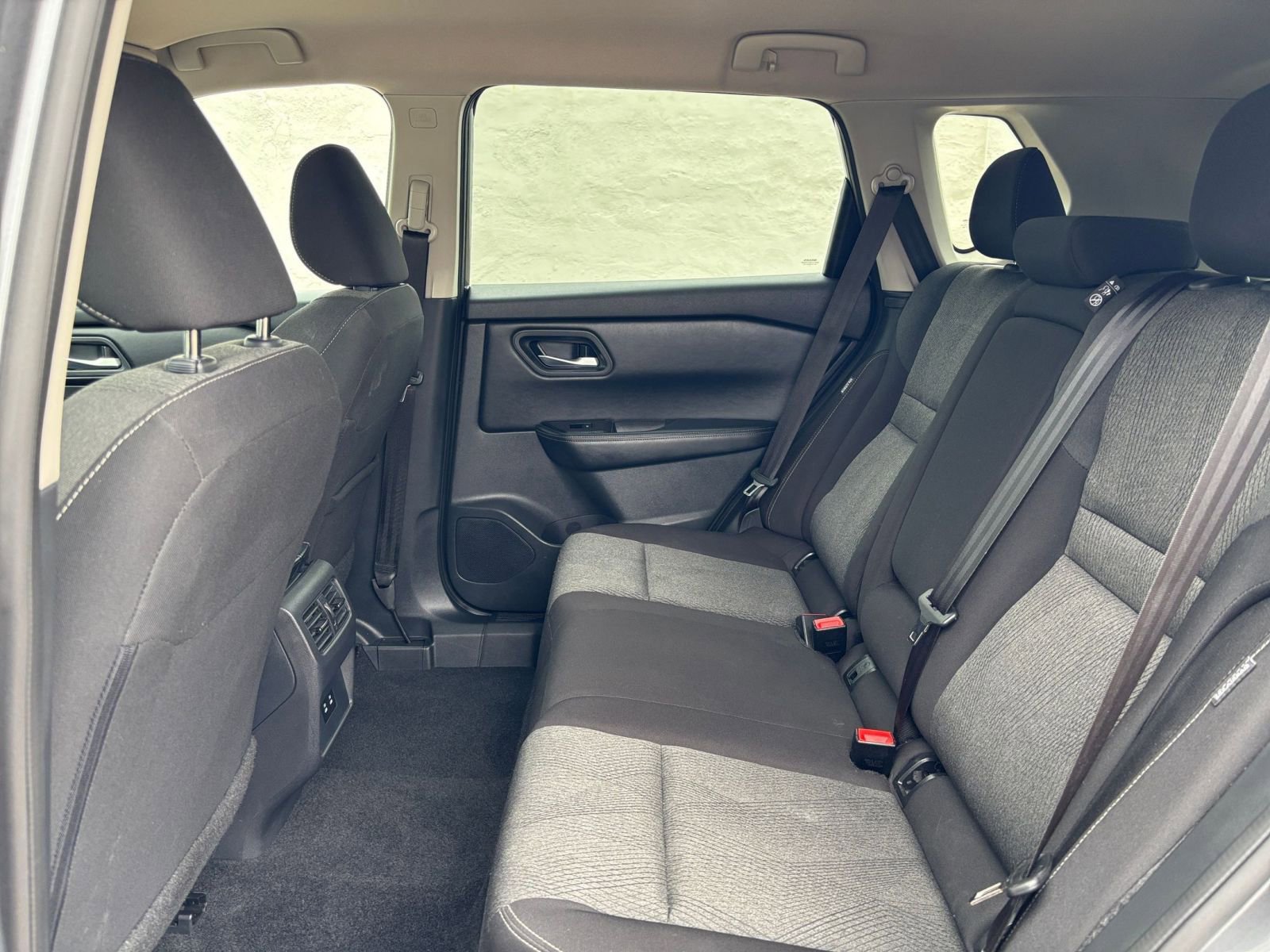 Used 2025 Nissan Rogue SV FWD image 28