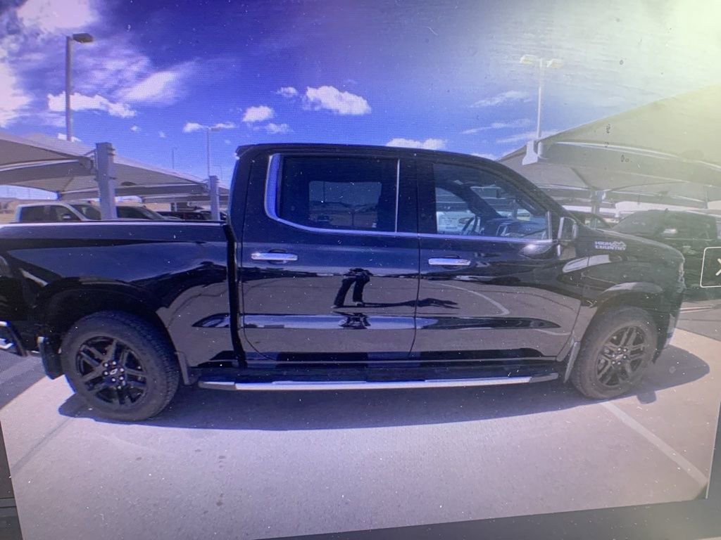 Used 2020 Chevrolet Silverado 1500 High Country w/ Technology Package image 3