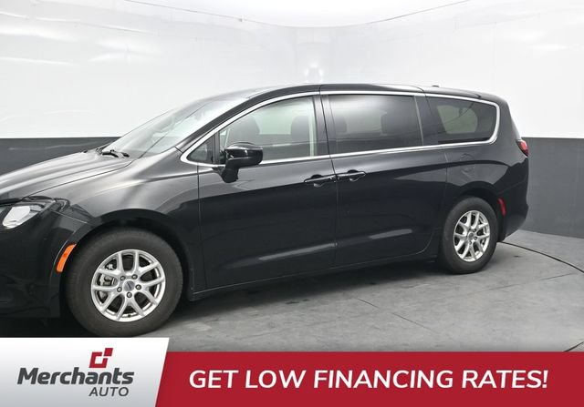 Used 2023 Chrysler Voyager LX FWD image 3