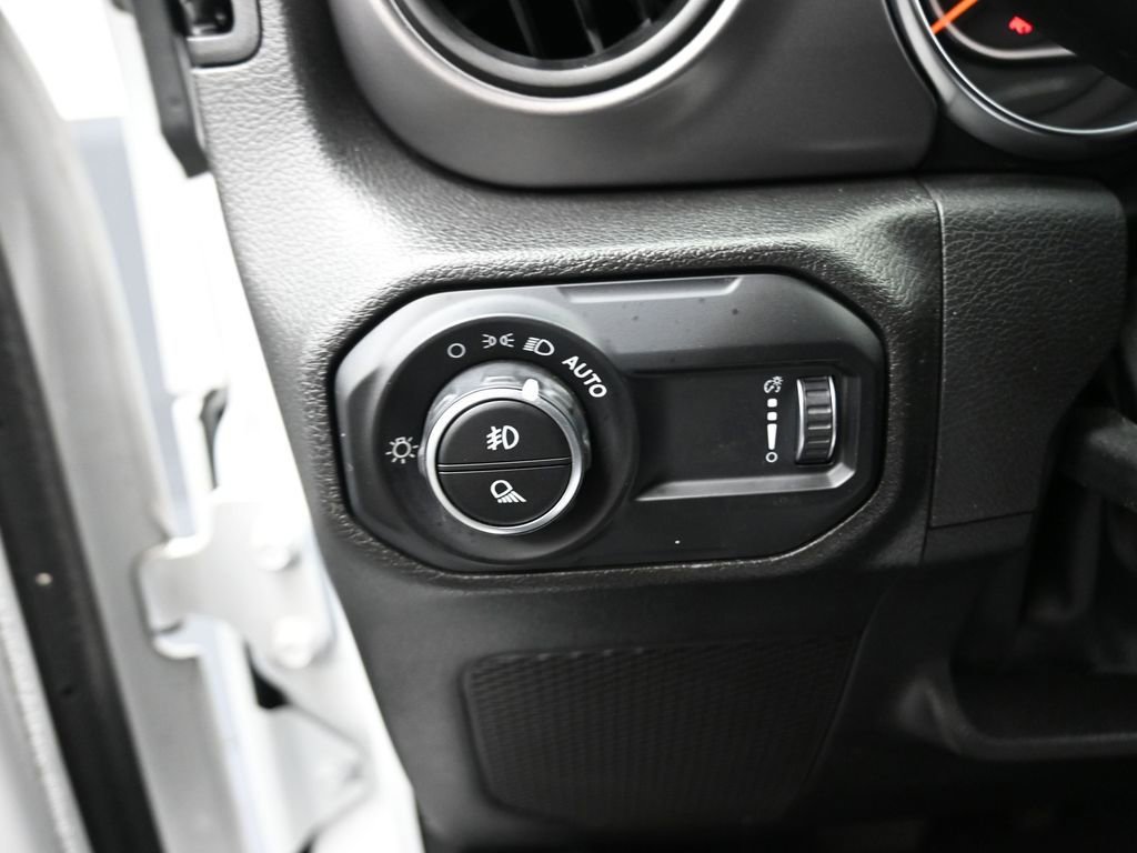 Used 2023 Jeep Gladiator Sport image 7