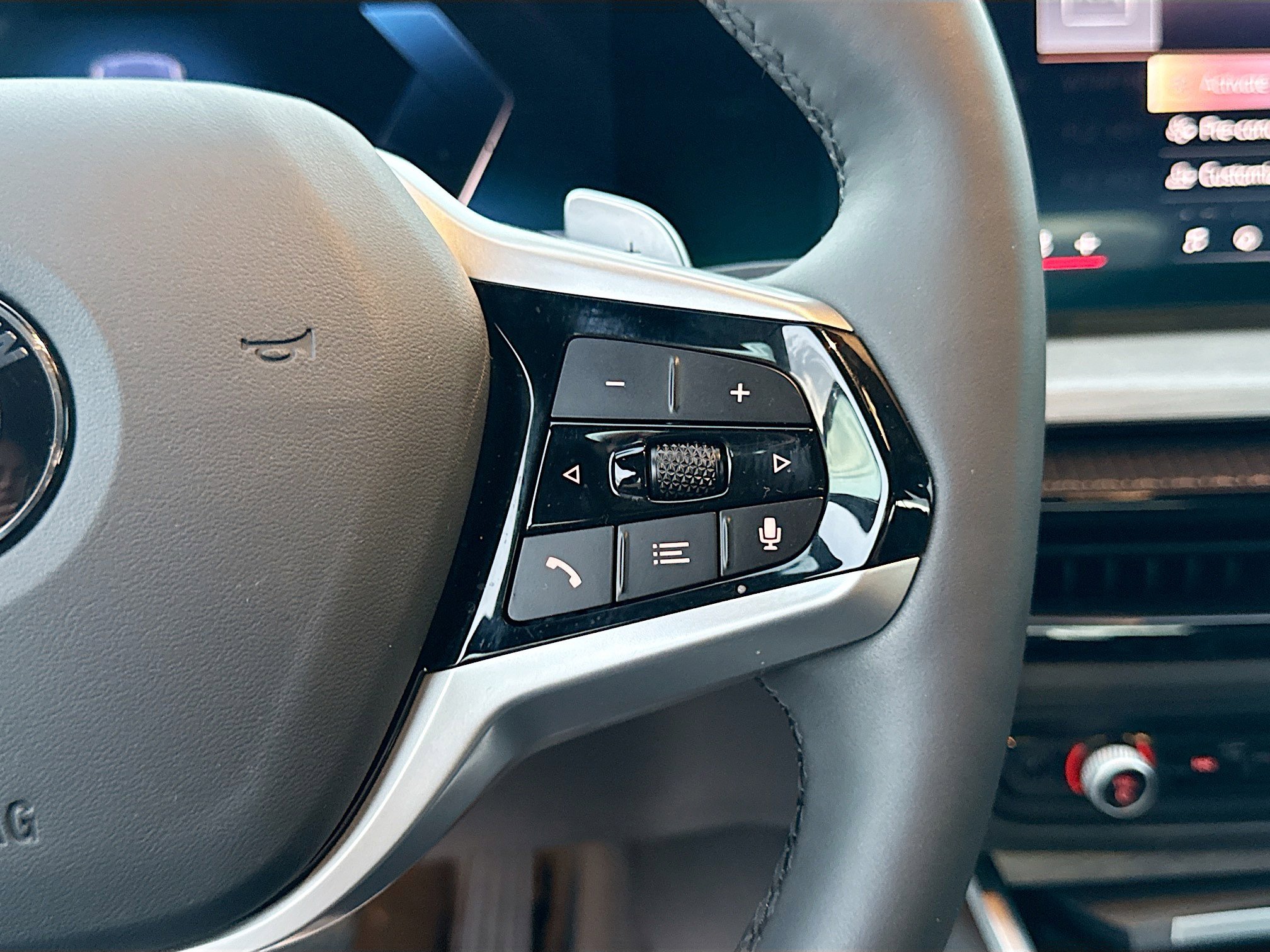 Used 2025 BMW 330i Sedan image 39