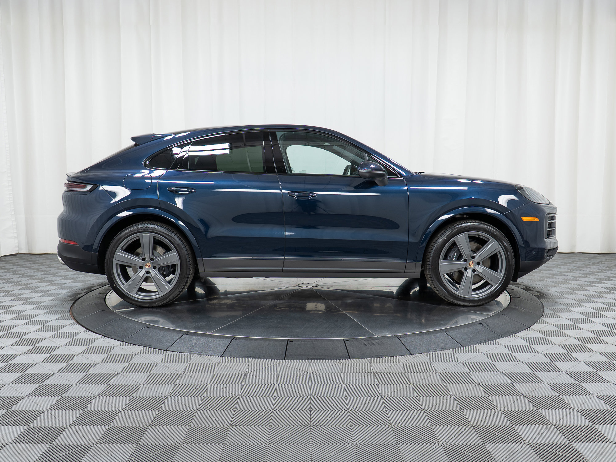 New 2026 Porsche Cayenne Coupe AWD/4WD image 8