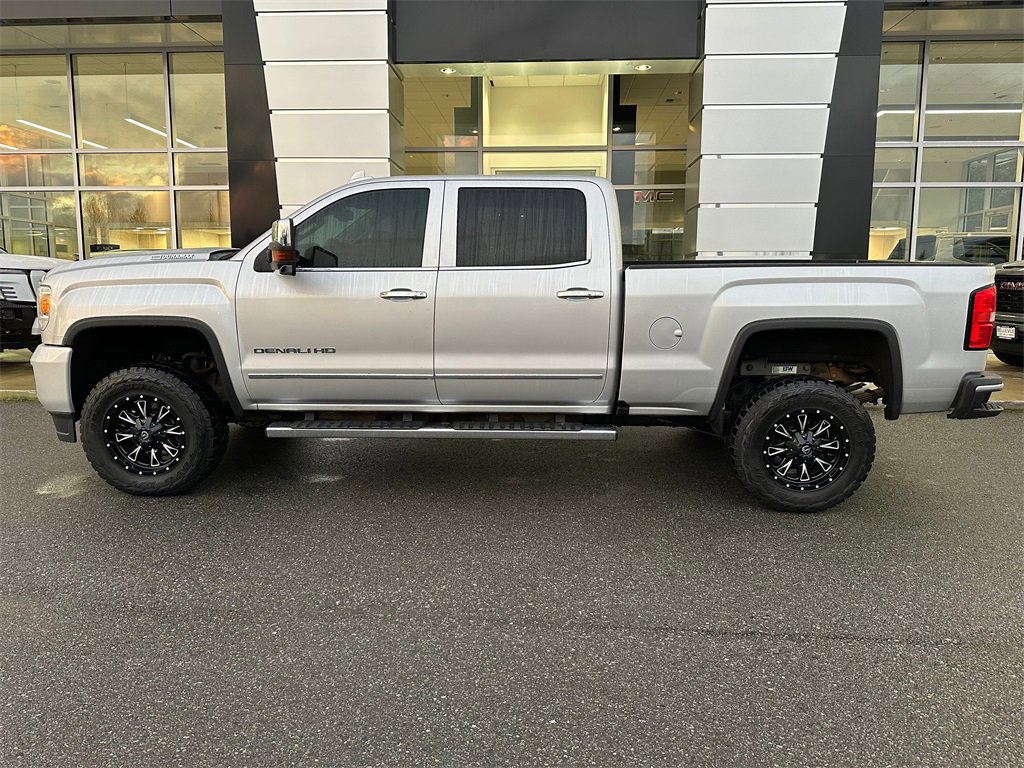 Used 2019 GMC Sierra 3500 Denali image 2
