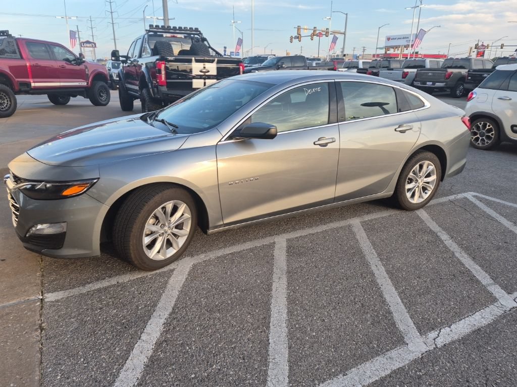 Used 2025 Chevrolet Malibu LT FWD image 3