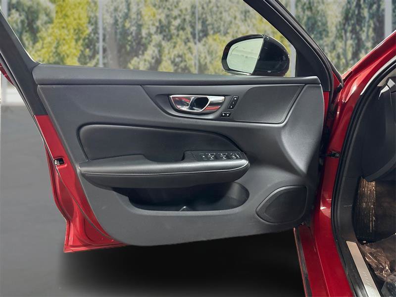 Used 2022 Volvo S60 T8 R-Design Expression image 18