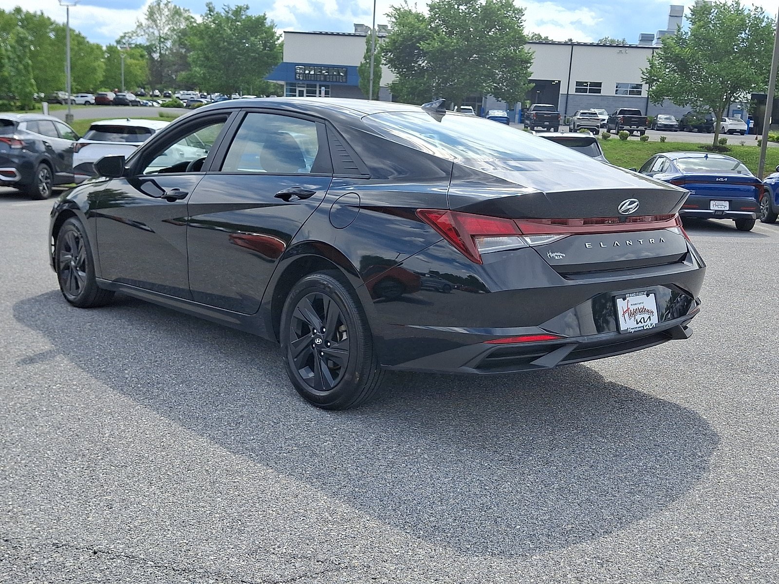 Used 2023 Hyundai Elantra SEL FWD image 4