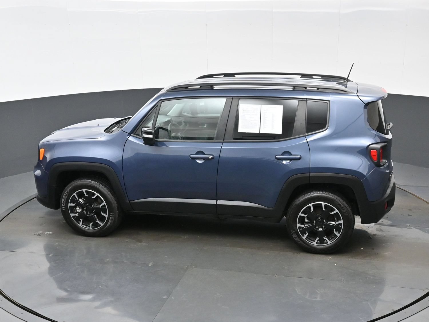 Used 2023 Jeep Renegade Latitude AWD/4WD image 35