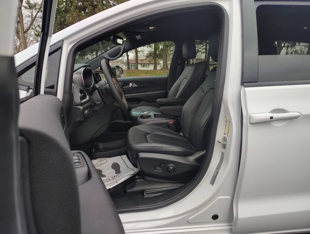New 2026 Chrysler Pacifica Select FWD image 7